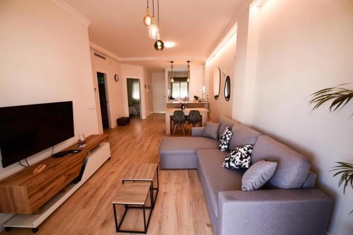 Apartamento en alquiler en Benalmádena, Torrequebrada photo 0