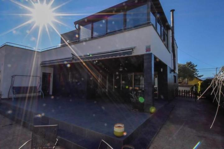 Chalet en alquiler en Caldes de Malavella photo 0