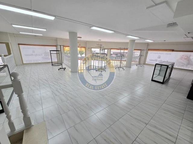 Local comercial en alquiler en Vigo, Povisa photo 0