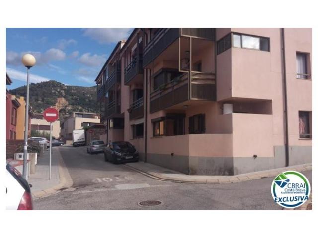 Parking en venta en Palau-saverdera photo 0