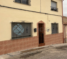 Adosada en venta en Venta del Moro, Venta del Moro photo 0