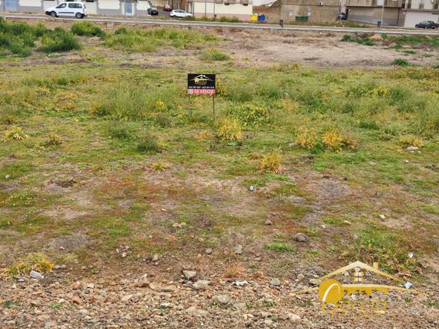 Terreno en venta en Calamonte, Calle Sevilla, 06810 photo 0