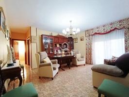 Piso en venta en Martos, Martos photo 0