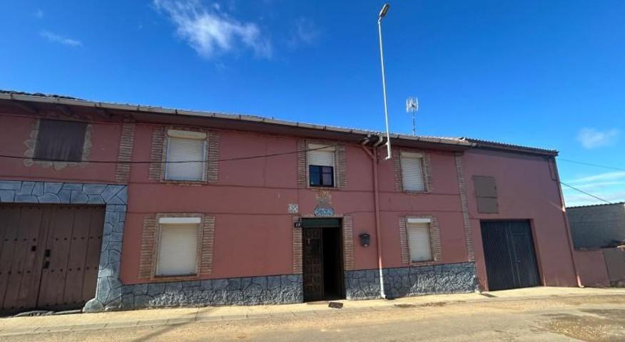 Casa en venta en Chozas de Abajo, Castilla y leon photo 0