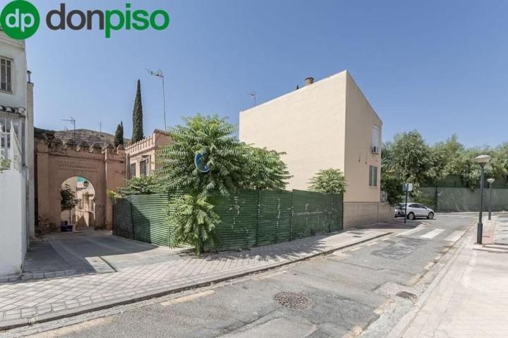 Terreno en venta en Granada, Bola de Oro photo 0