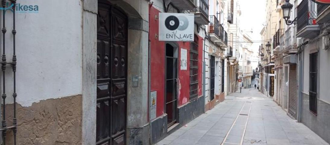Local comercial en venta en Badajoz, Badajoz photo 0
