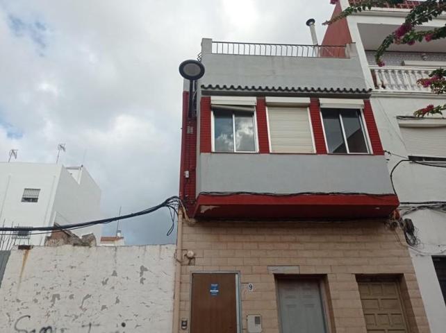 Adosada en venta en Algeciras, Semicéntrica photo 0