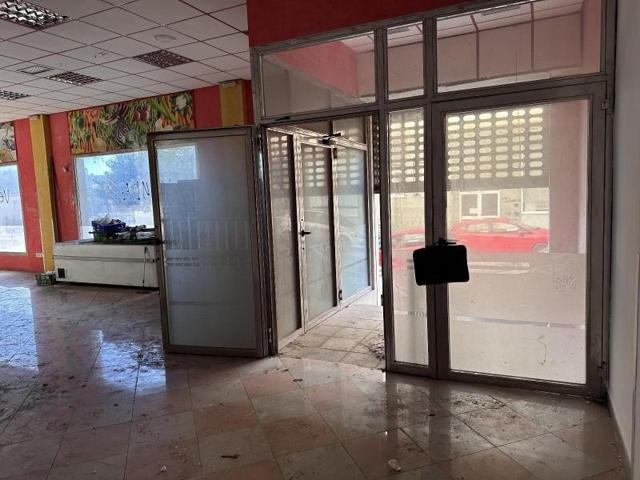 Local comercial en venta en Algeciras, PASEO VICTORIA EUGENIA photo 0