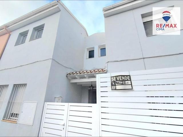 Adosada en venta en Baza, Andalucia photo 0