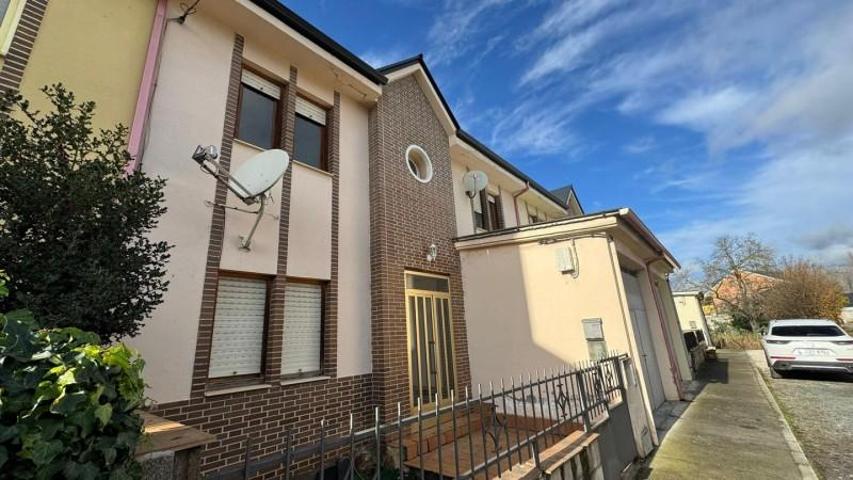 Chalet en venta en Ponferrada, Calle Flora, 24411 photo 0