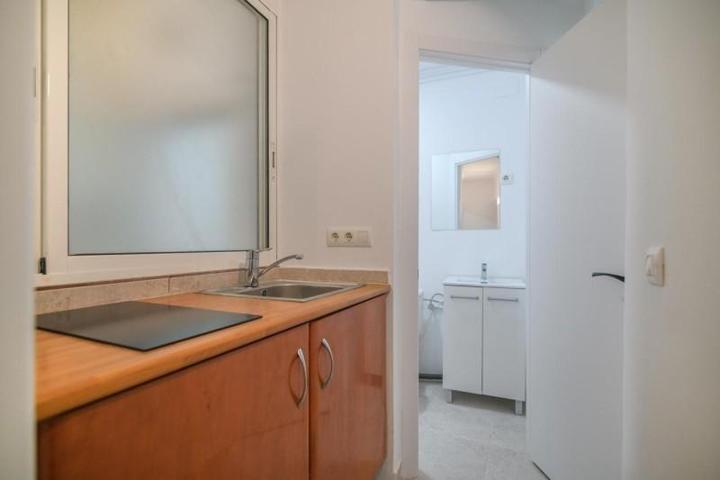 Casa en venta en Barcelona, Les Roquetes photo 0