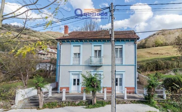 Chalet en venta en Lena, Centro photo 0