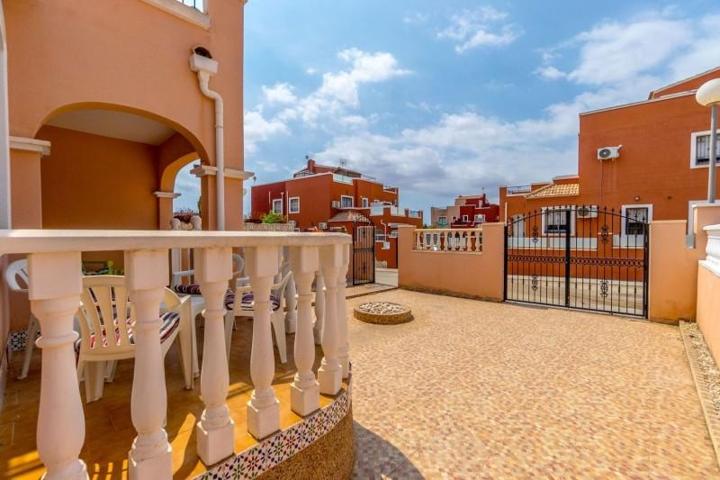Adosada en venta en Los Montesinos, Baix Segura photo 0