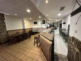 Local comercial en venta en Oviedo, Oviedo photo 0