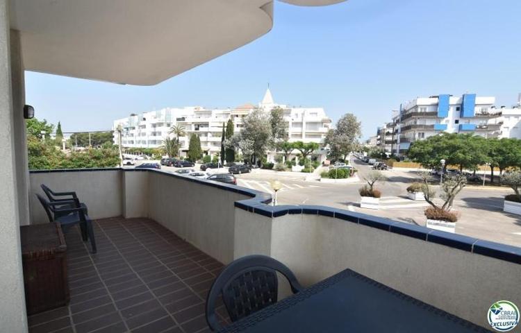 Apartamento en venta en Roses photo 0