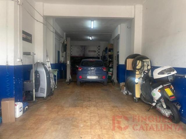 Local comercial en venta en Girona photo 0