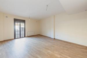 Piso en venta en Zubia, Centro photo 0