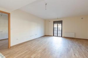 Piso en venta en Zubia, Centro photo 0