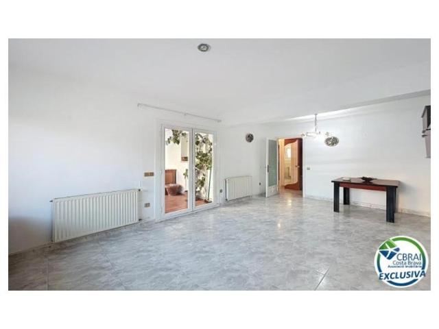 Piso en venta en Roses photo 0