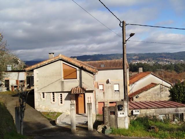 Casa con terreno en venta en Arbo photo 0