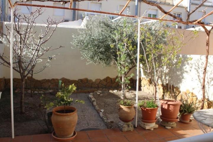 Adosada en venta en Ibi, Centro photo 0