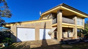 Chalet en venta en Guillena, Los Lagos photo 0