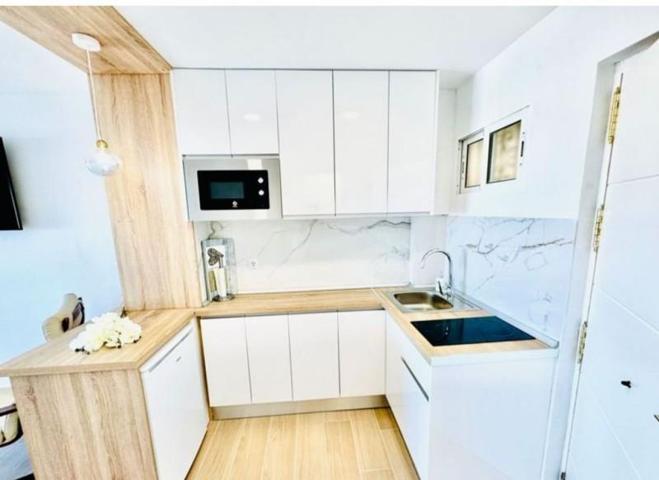 Estudio en venta en Benalmádena, Benalmadena Costa photo 0