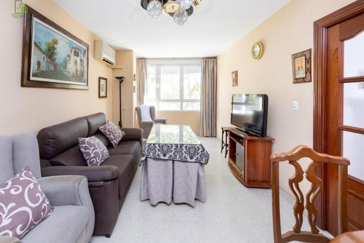 Piso en venta en Granada, La Chana photo 0