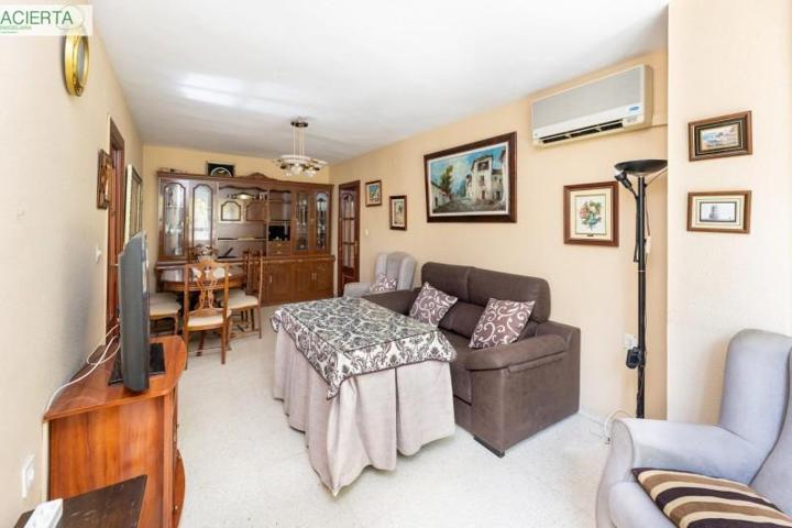 Piso en venta en Granada, La Chana photo 0