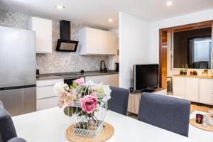 Piso en venta en Sant Boi de Llobregat, Vinyets photo 0