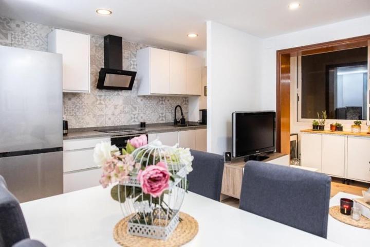 Piso en venta en Sant Boi de Llobregat, Vinyets photo 0