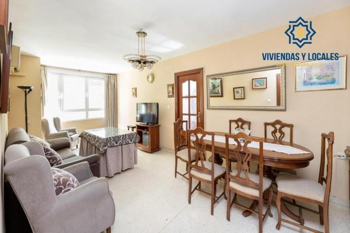 Piso en venta en Granada, La Chana photo 0