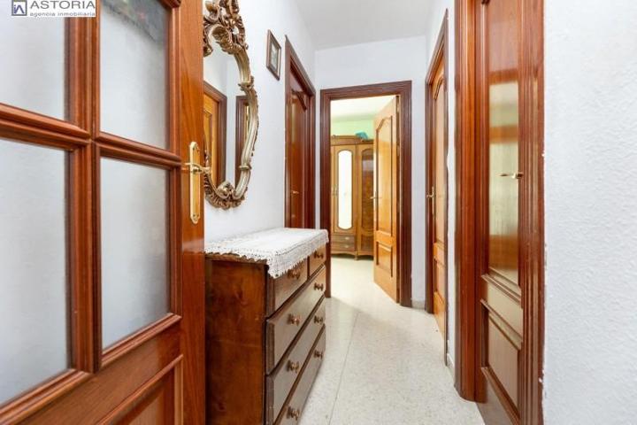 Piso en venta en Granada, La Chana photo 0