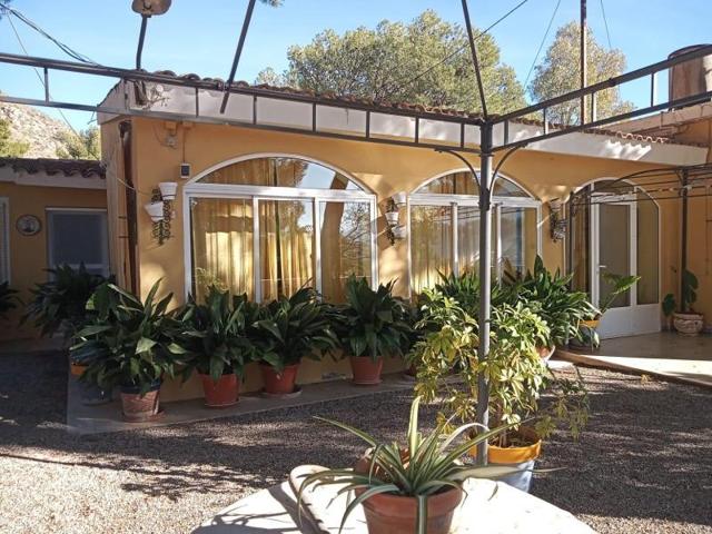 Chalet en venta en Petrer, Comunidad valenciana photo 0