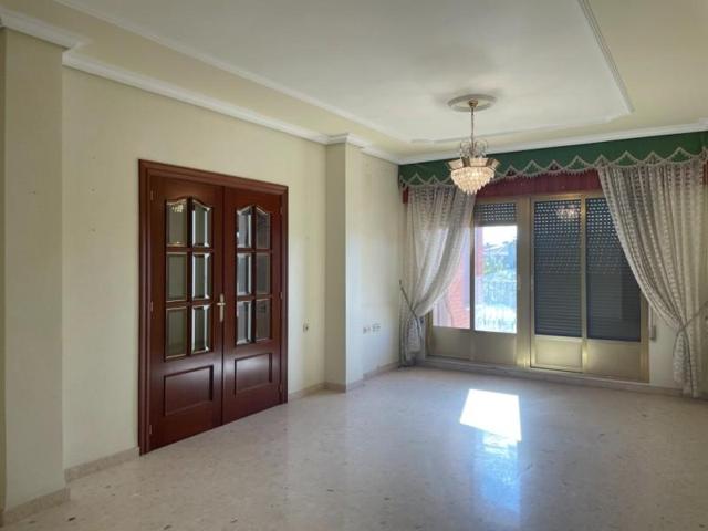 Edificio en venta en Casas-Ibáñez, Centro photo 0