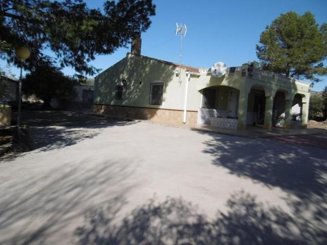 Chalet en venta en Yecla photo 0