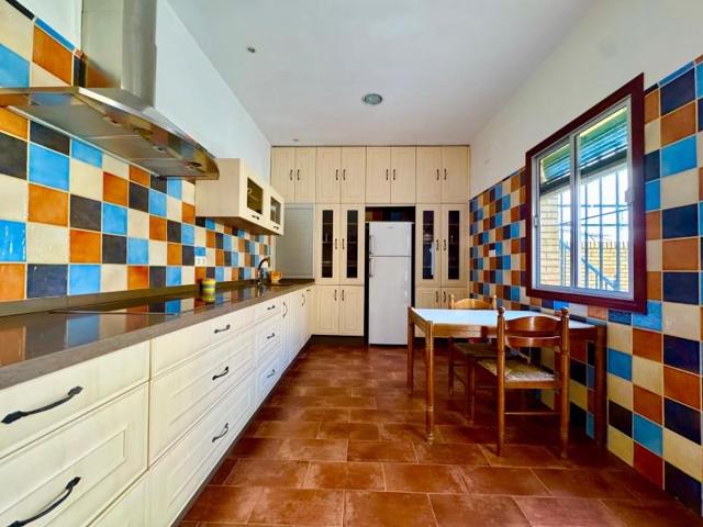 Adosada en venta en Olivares, Andalucia photo 0