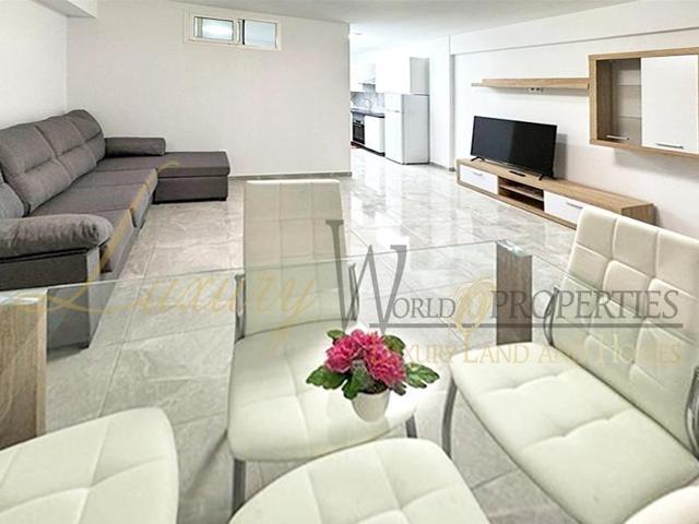 Piso en venta en Adeje, Avenida Eugenio Dominguez Alfonso, 38660 photo 0