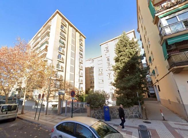 Piso en venta en Granada, Vergeles photo 0