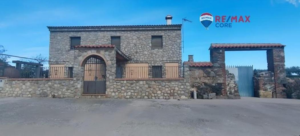 Chalet en venta en Ruanes, Zarza de Montánchez photo 0