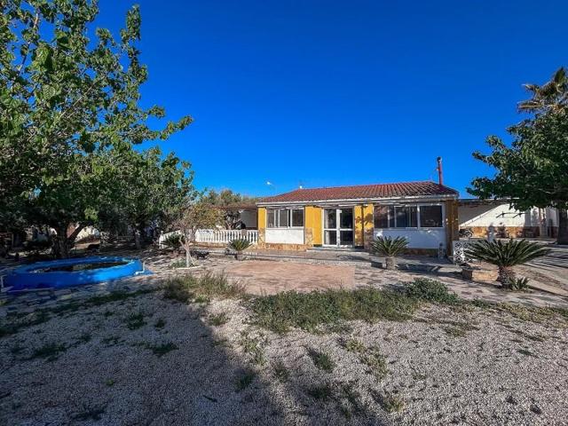 Casa con terreno en venta en Monforte del Cid photo 0