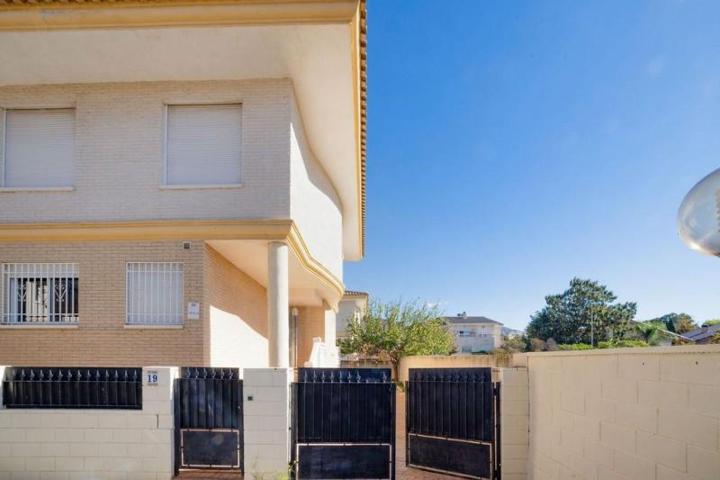 Adosada en venta en Elda, Club de Campo photo 0