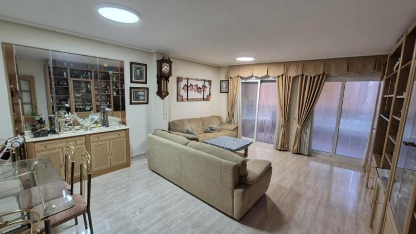 Apartamento en venta en Torrevieja, Centro photo 0