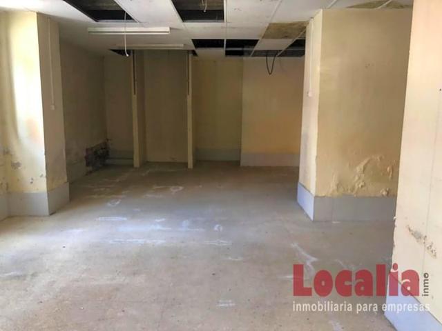 Local comercial en venta en Torrelavega photo 0