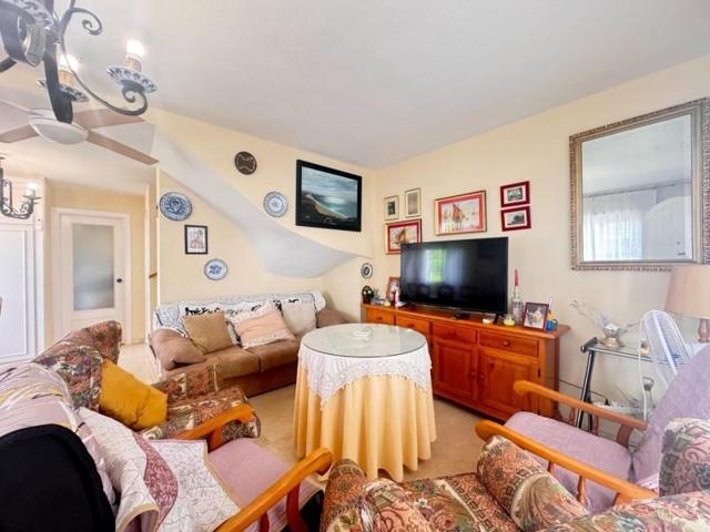 Casa en venta en Calahonda, La perla photo 0