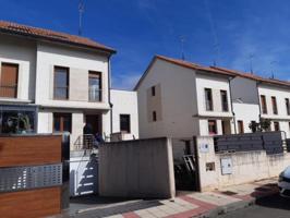 Adosada en venta en Sariegos, Azadinos photo 0