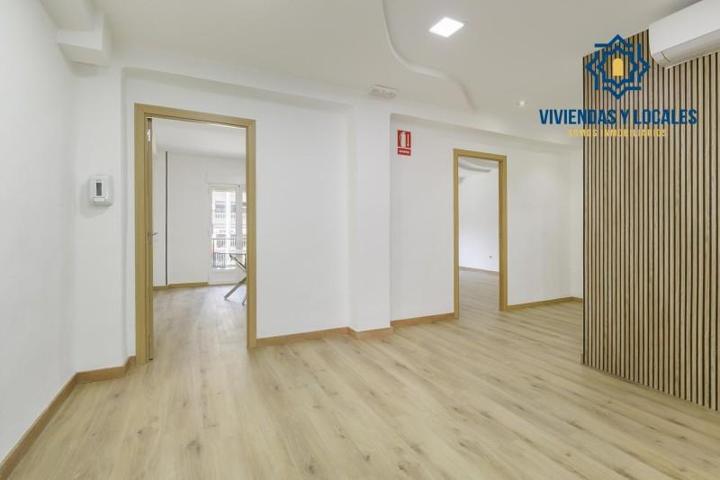 Piso en venta en Granada, Gran capitan photo 0