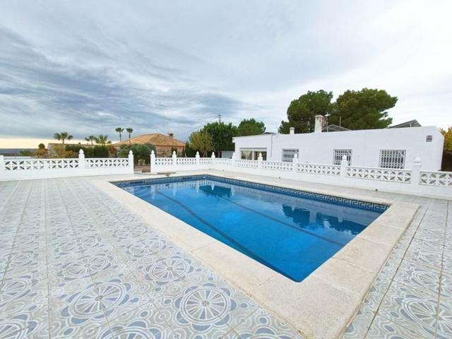 Chalet en venta en Albatera photo 0