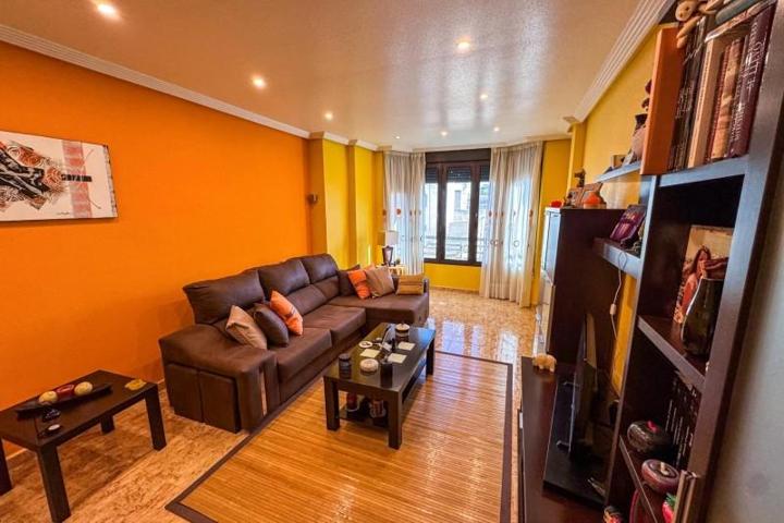 Piso en venta en Torrevieja, Centro photo 0