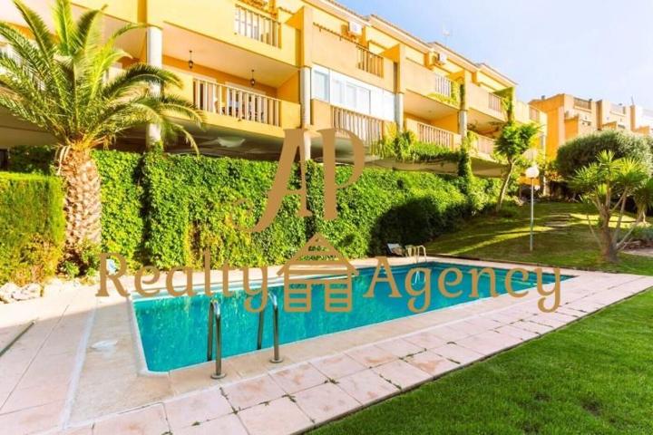 Chalet en venta en Chiva, Centro photo 0